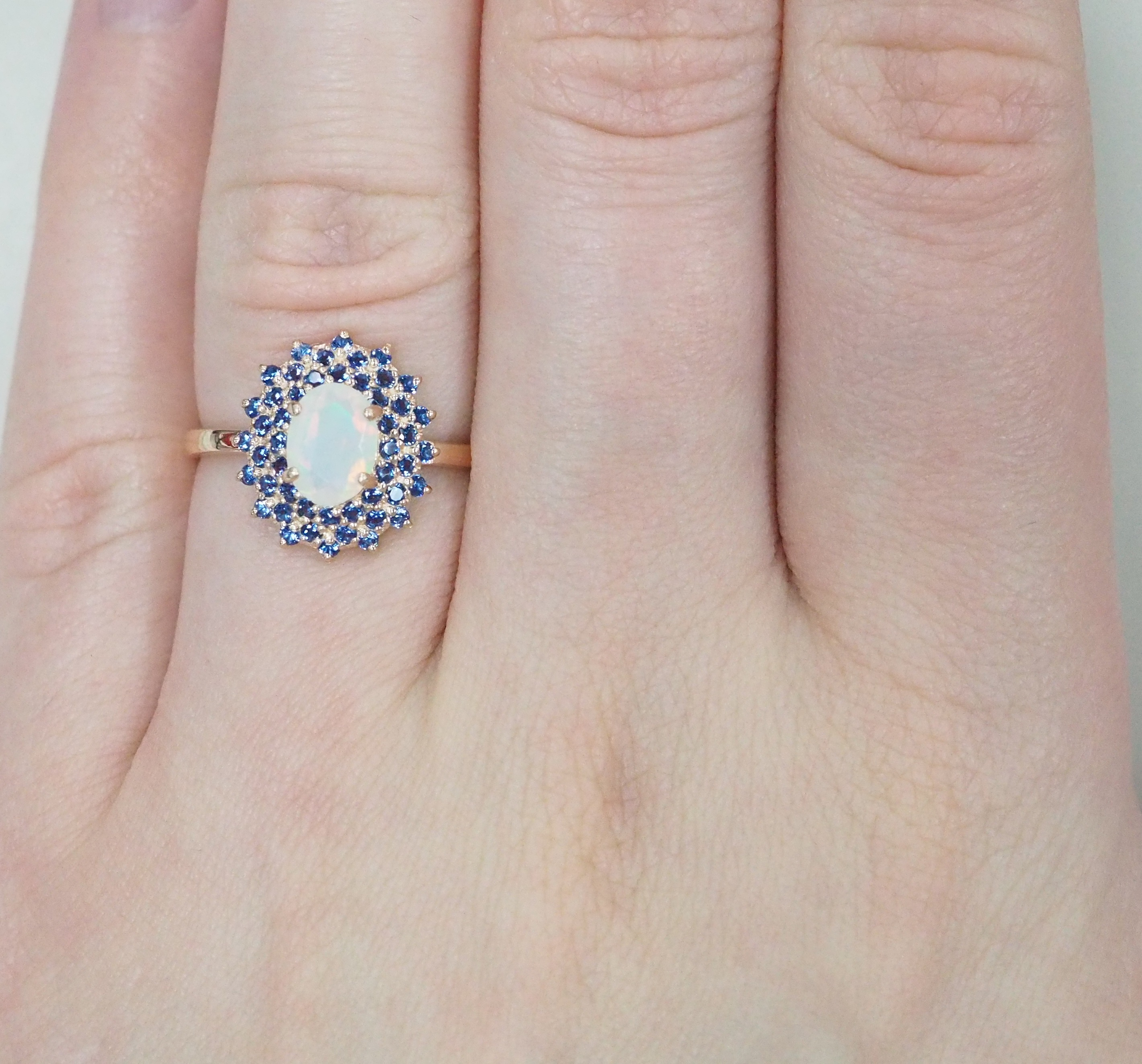 Серебряное кольцо с опалом